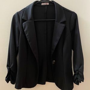Black blazer with ruched sleeves